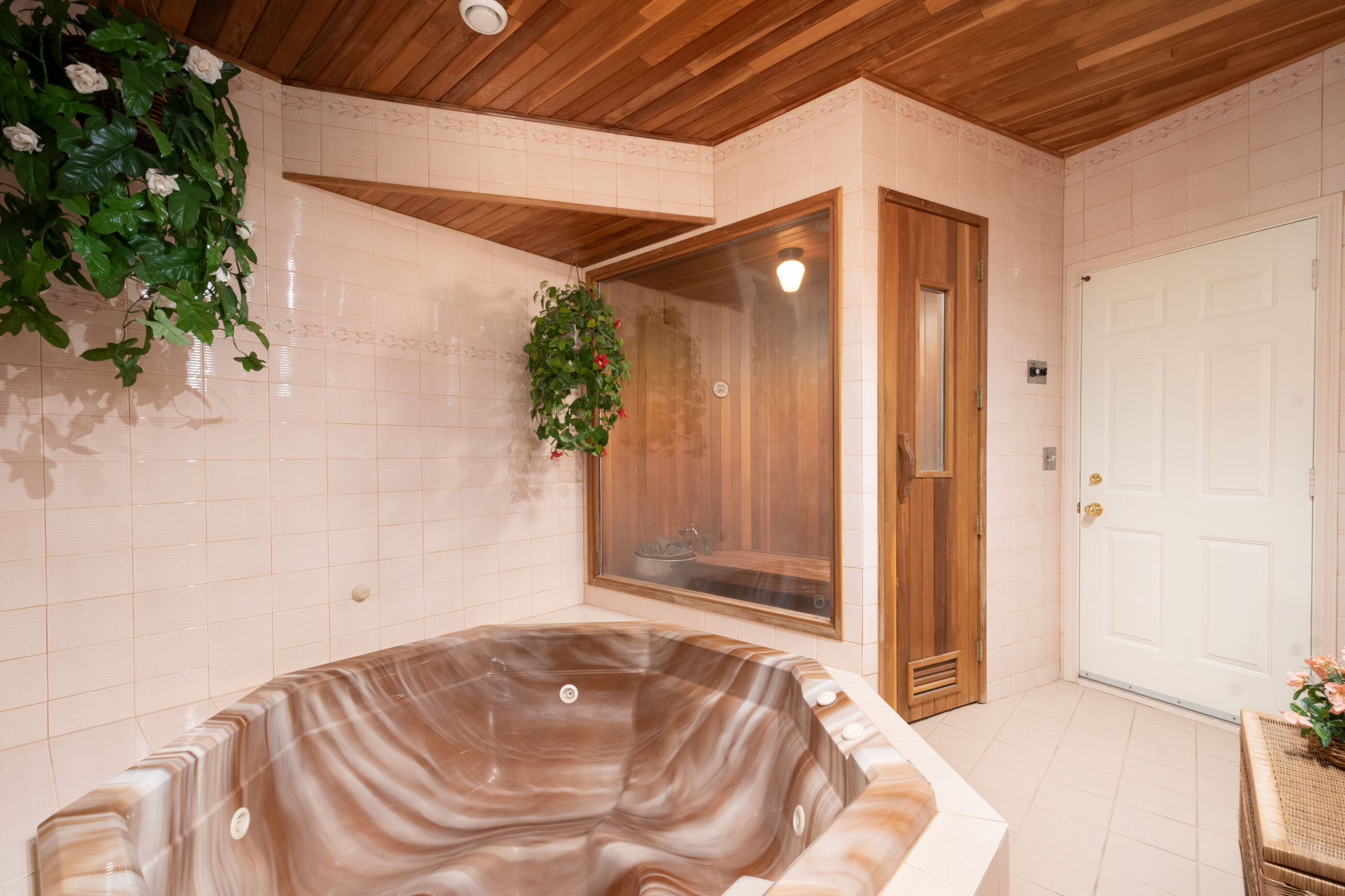 4228 Rockridge Crescent